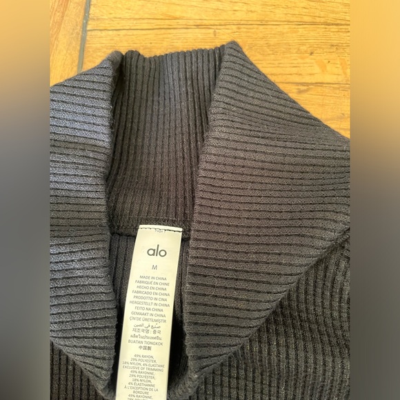 ALO yoga, black mock neck pullover, S - Picture 2 of 2